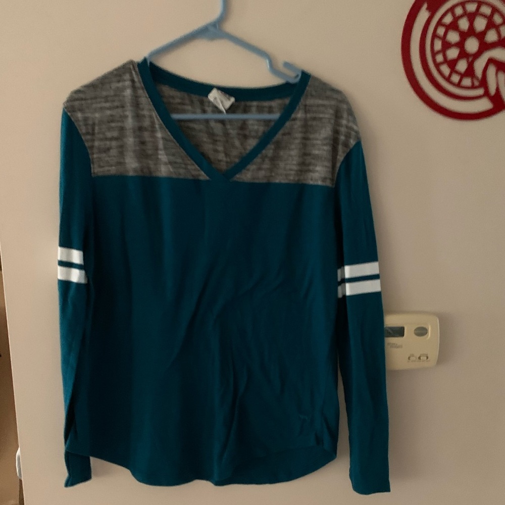 Long sleeve v neck